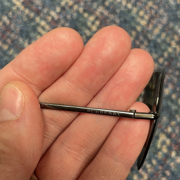 Preloved unisex Burberry Sunglasses w/case - Picture 11 of 13